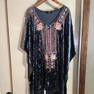 ANDREE BY UNIT Black Velvet Top with Embroidered Accents